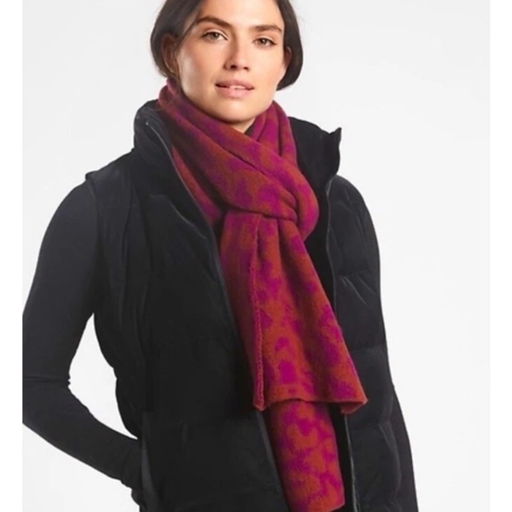 Athleta Morro Cozy Leopard Scarf Womens One Size Dried Cinnamon Multifunctional